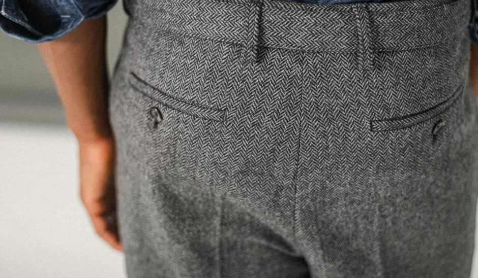 Flash Sale Drapeau Noir Pantalon Flanelle à Double Pince - Chevrons Gris