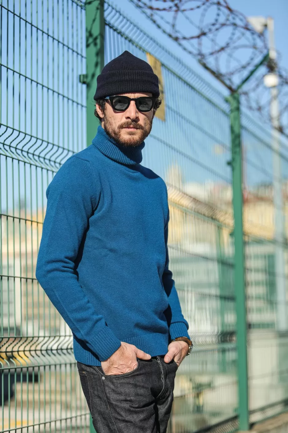 Flash Sale Drapeau Noir Pull Col Roulé Laine d'Agneau Bleu Bleu Électrique